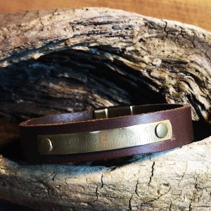 bracelet cuir marron et mètre laiton vintage.